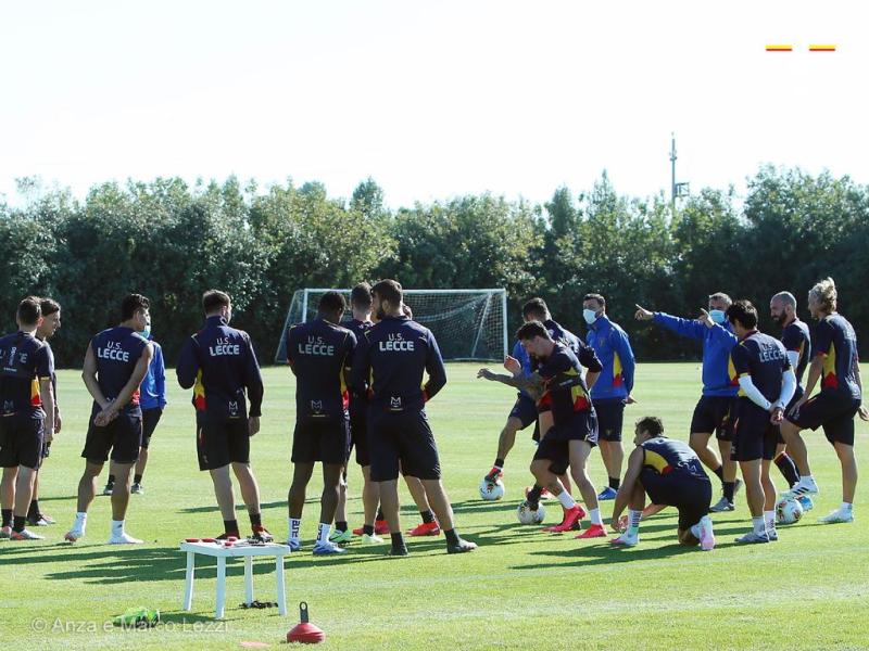 CALCIO – Lecce, primo allenamento di gruppo: un’assenza, due al differenziato e diversi primavera aggregati al&nbsp;gruppo