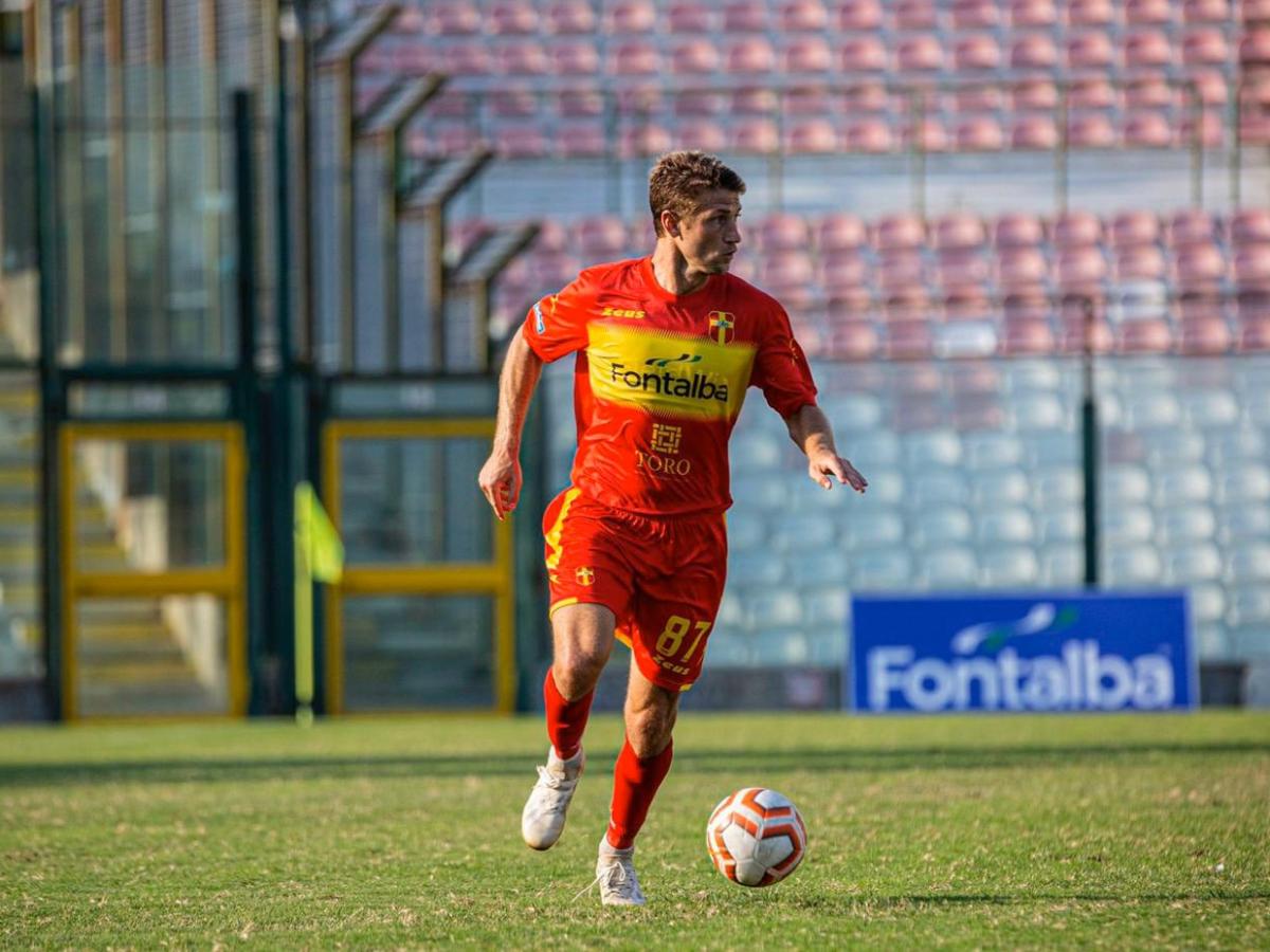 CALCIOMERCATO – Taranto, ecco chi potrebbe essere il trequartista argentino tanto desiderato da&nbsp;Pagni