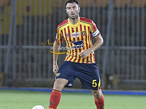 CALCIO – Lecce, parla Lucioni: “Lo stop ci ha fatto perdere la condizione fisica. Ora mi sento bene, abbiamo fatto un miniritiro”