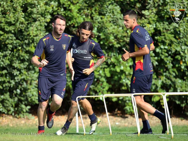 CALCIO – Lecce, in vista della ripresa: due assenti e due a parte nell’ultima seduta